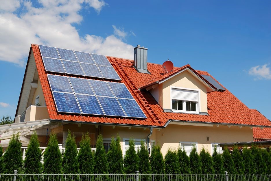 ¿Qué inversión requiere una instalación de placas solares y cuánto se tarda en amortizarla?